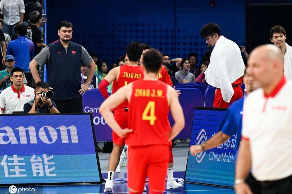 他发现，韩美晴还是那么的漂亮、那么的出众，那么的令人心醉